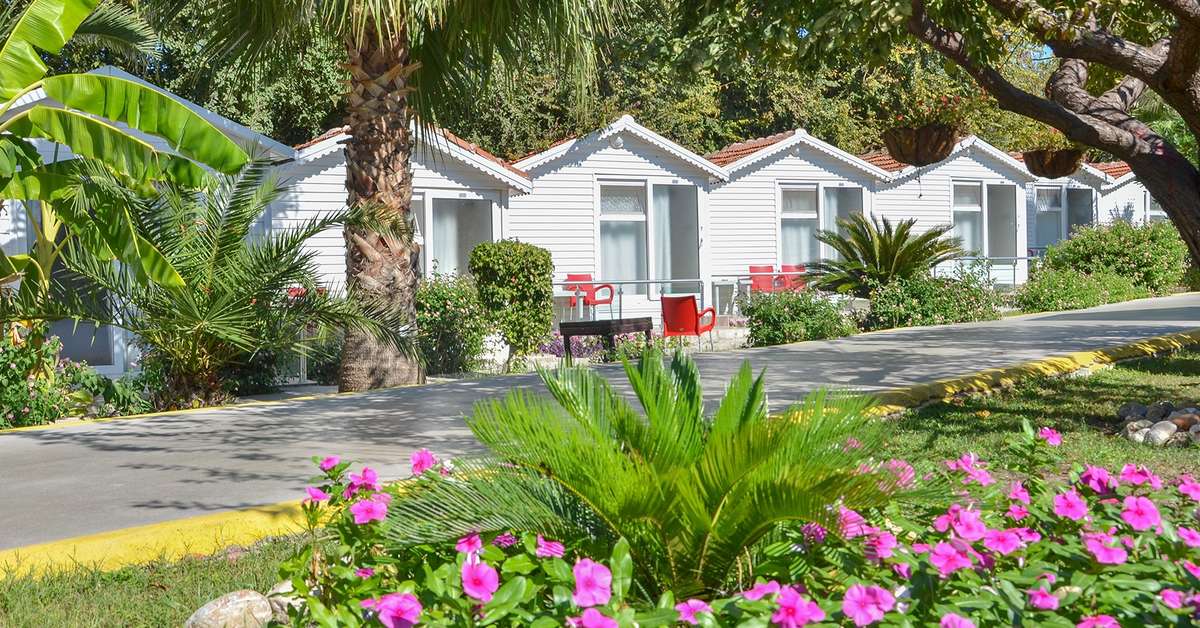 Een foto van de buitenkant van Altinkum Bungalows
