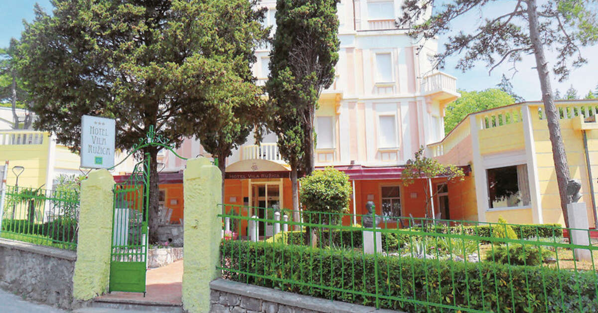 Een foto van de buitenkant van Hotel Villa Ruzica