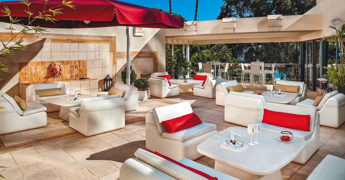 Een foto van het terras bij Hotel Don Pepe Gran Meliá