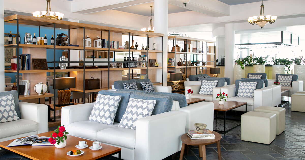 Een foto van het interieur van The King Jason Paphos