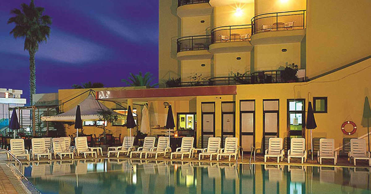 Een foto van het zwembad bij Rina Hotel