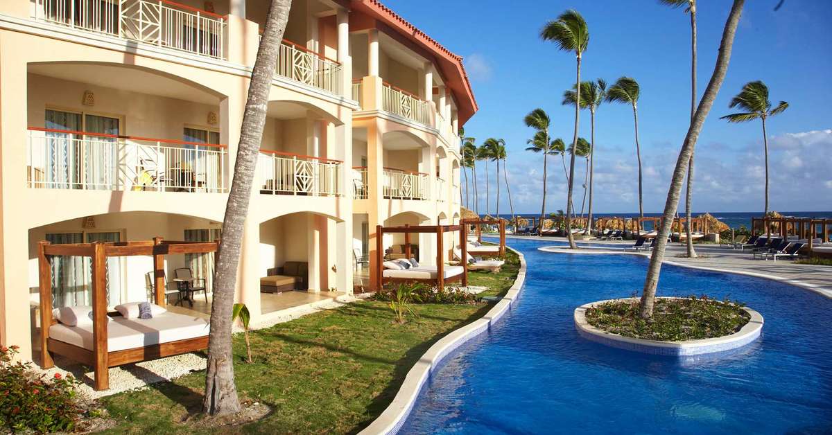 Een foto van het zwembad bij Hotel Majestic Elegance Punta Cana