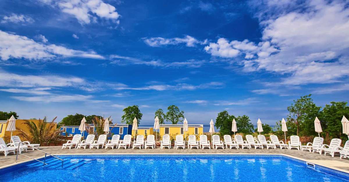 Een foto van het zwembad bij Aminess Planet Camping Holidays Homes & Resort Maravea
