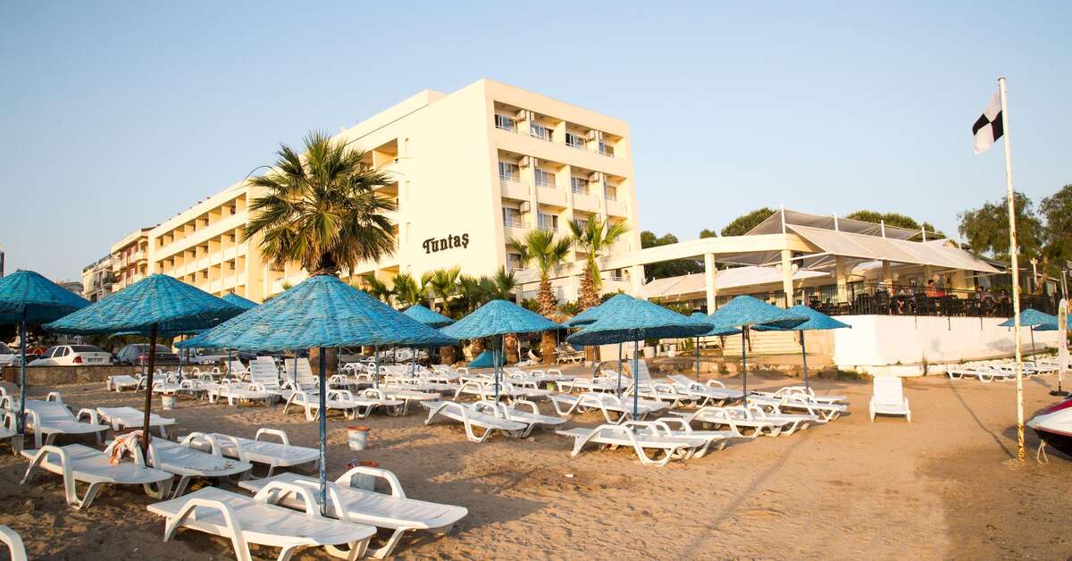 Ein Foto vom Strand beim Tuntas Beach Hotel