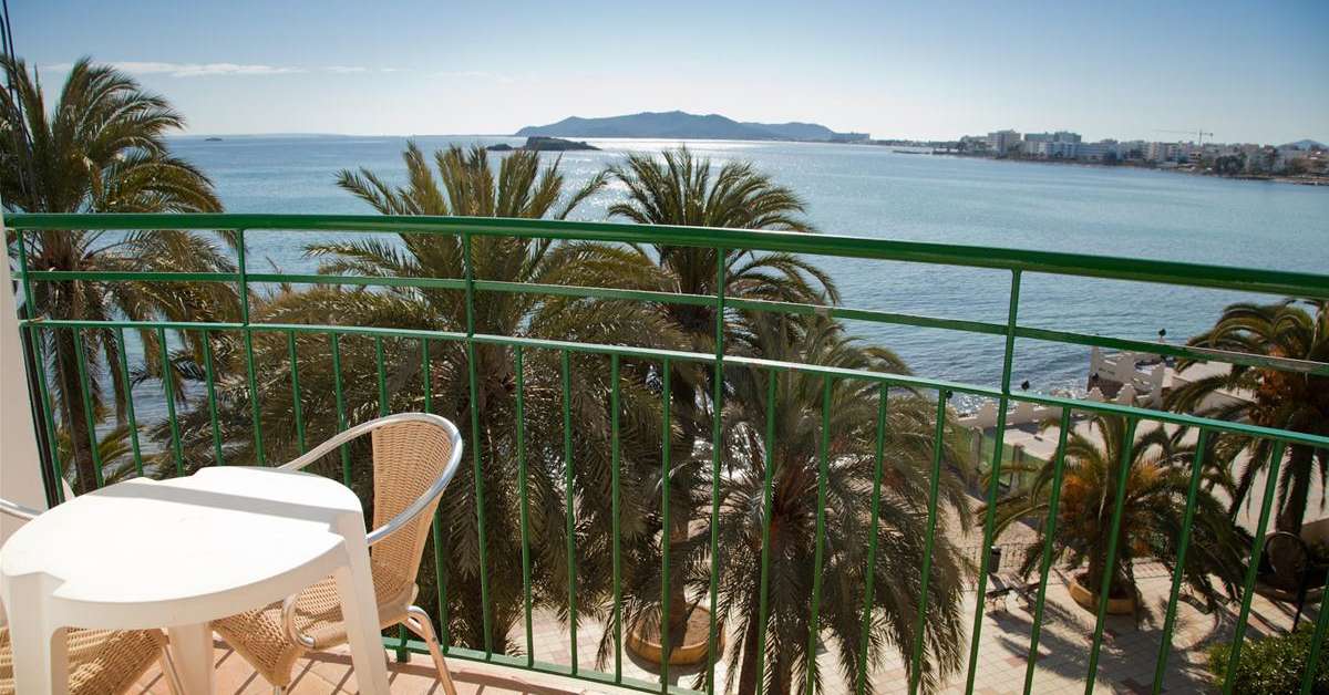 Een foto van het terras bij Hotel Vibra Maritimo