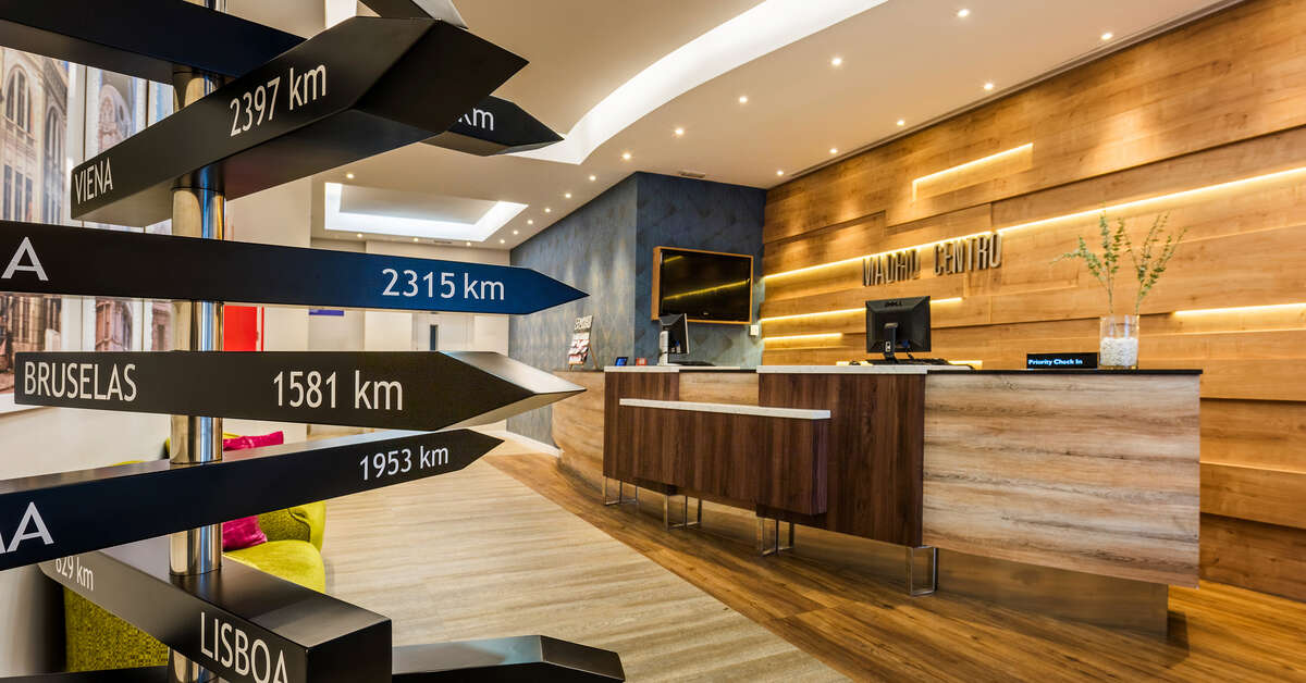 Een foto van het interieur van Hotel Madrid Centro Affiliated by Melia