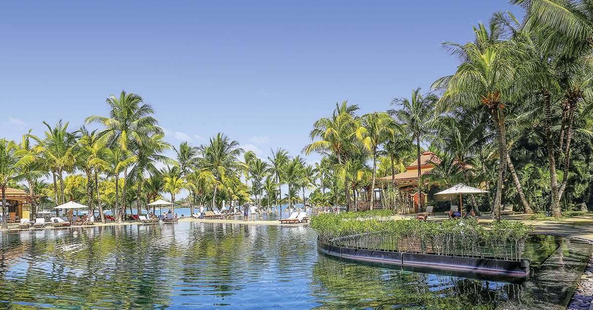 Een foto van het zwembad bij Mauricia Beachcomber