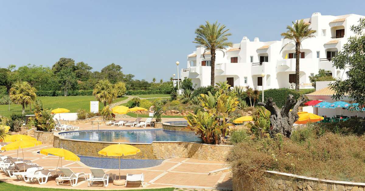 Een foto van het zwembad bij Clube Albufeira Garden Village