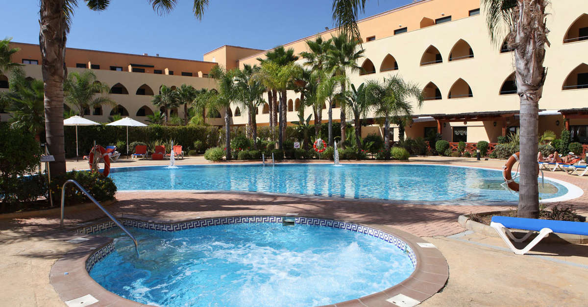 Een foto van een overzicht van Playamarina Hotel