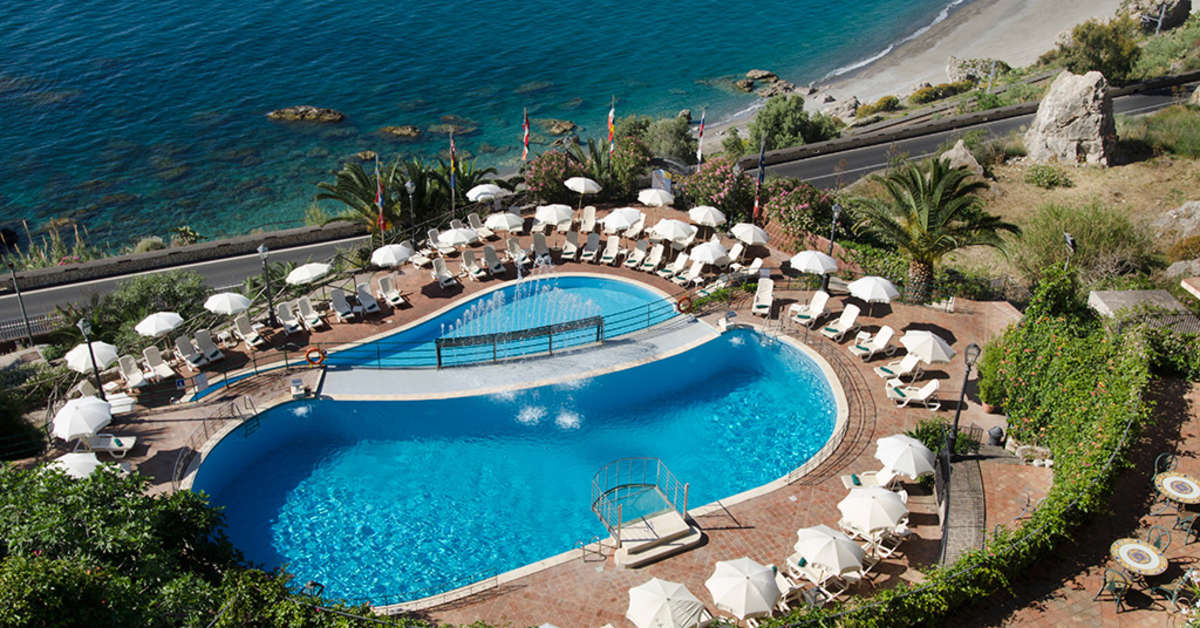 Een foto van het zwembad bij Baia Taormina Hotel