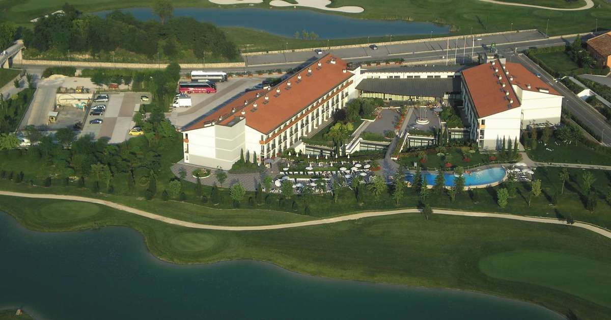 Een foto van de buitenkant van Parc Hotel