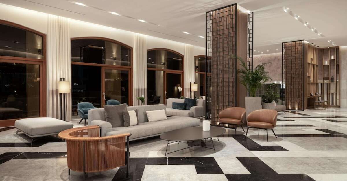 Een foto van het interieur van Theartemis Palace