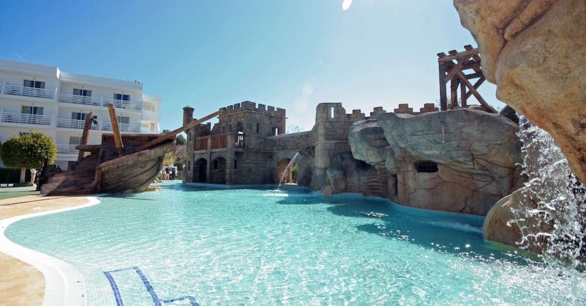 Ein Foto vom Pool im Pirates Village Apartments