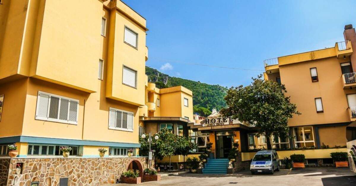 Ein Foto von der Außenansicht des Hotel San Pietro Maiori