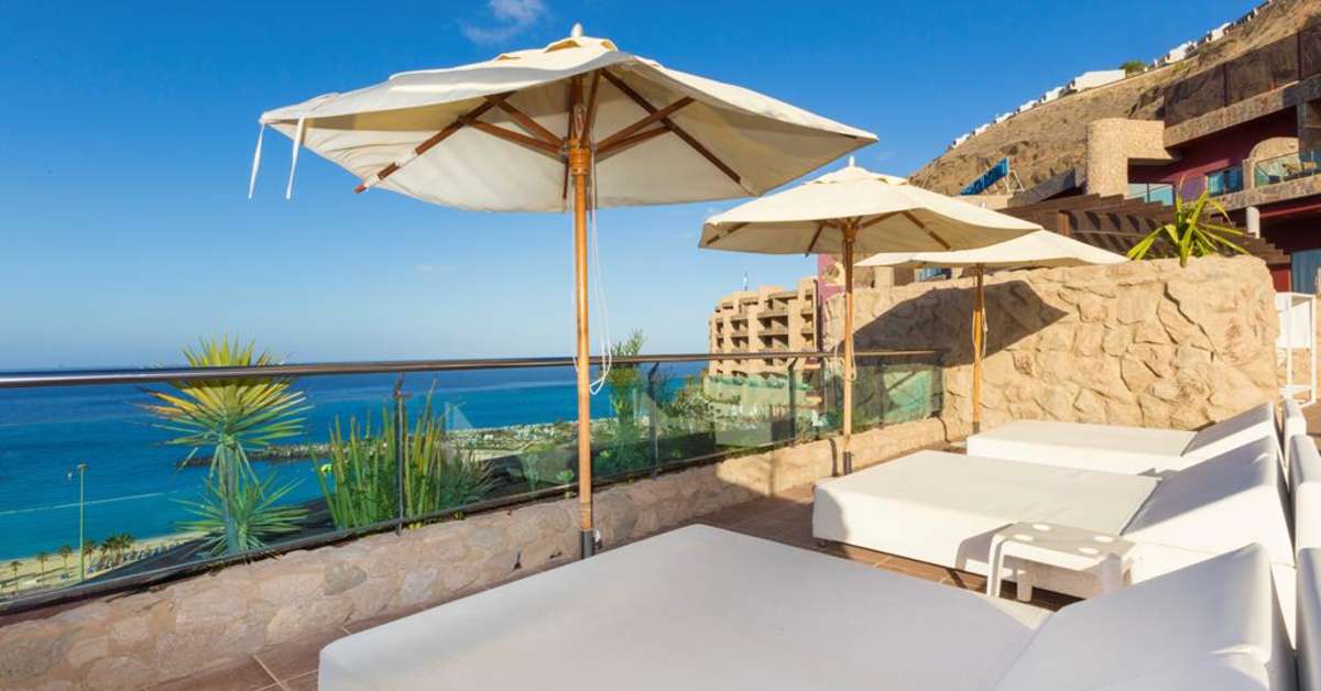 Een foto van het terras bij Hotel Gloria Palace Royal