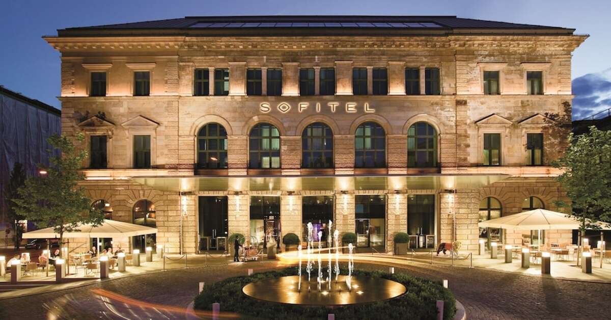 Een foto van de buitenkant van Sofitel Munich Bayerpost