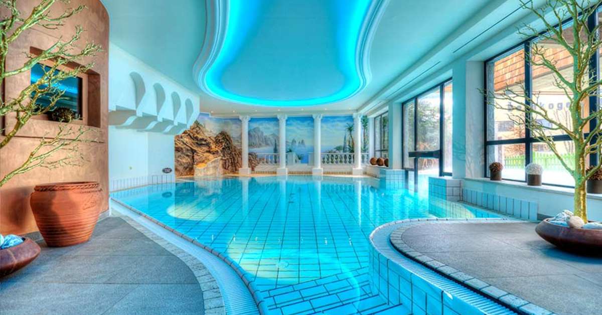 Een foto van het zwembad bij Hotel Kendler