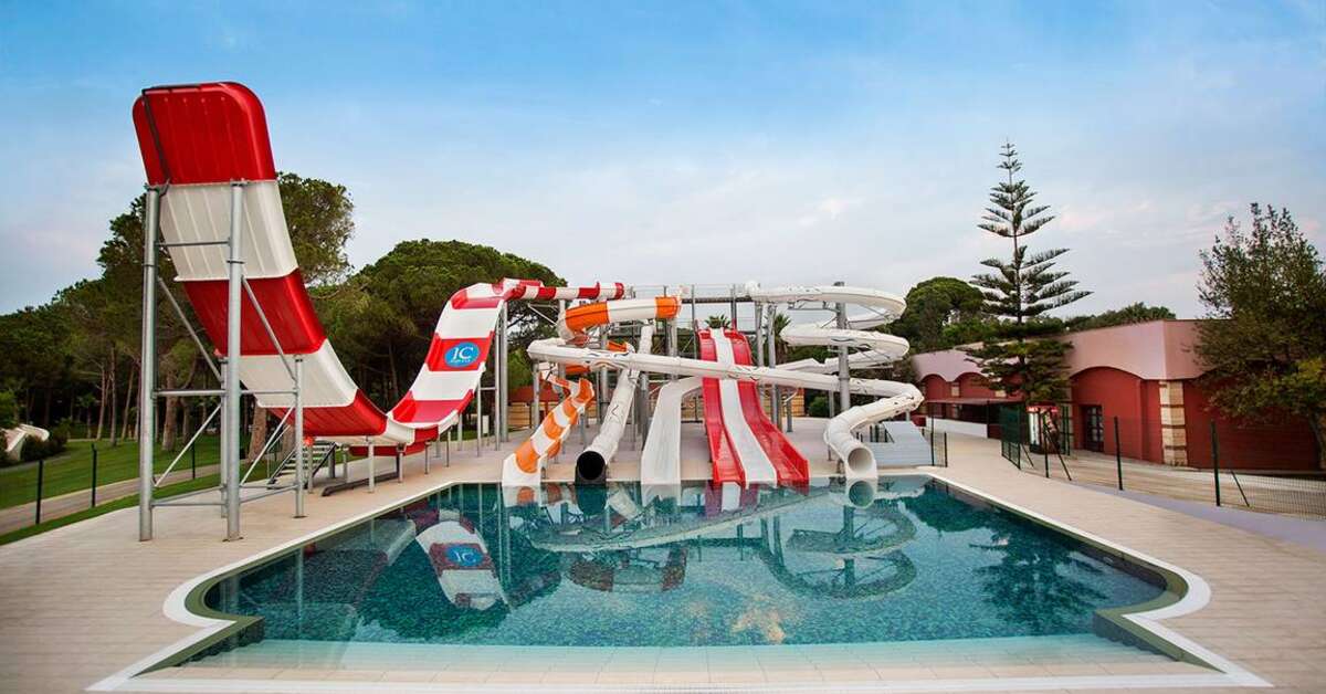 Een foto van het zwembad bij IC Hotels Santai Family Resort