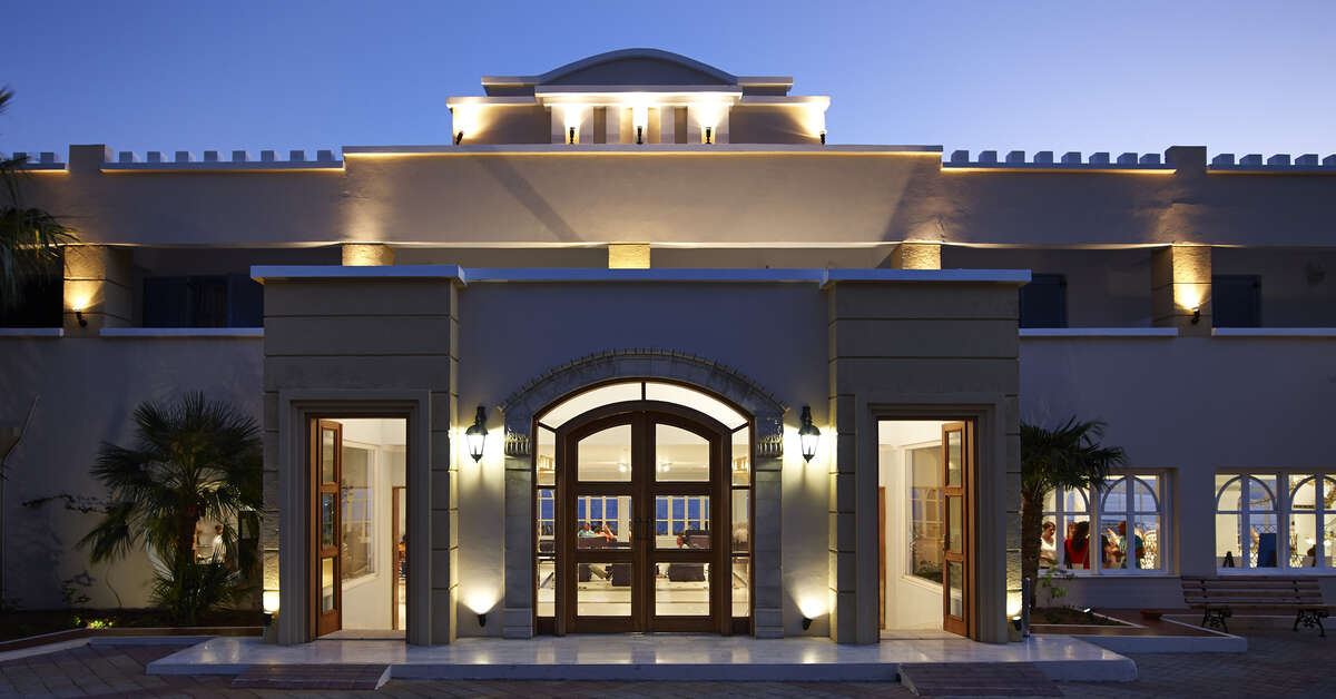 Een foto van de buitenkant van Mitsis Summer Palace Beach Hotel