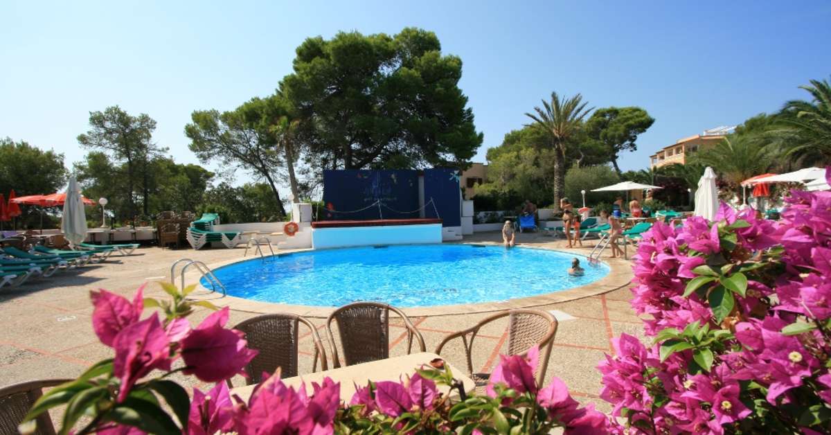 Een foto van het zwembad bij Pinos Playa Hotel