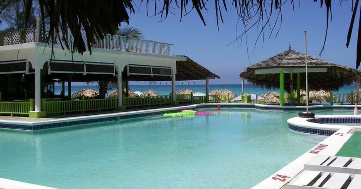 Een foto van het zwembad bij Fun Holiday Beach Hotel