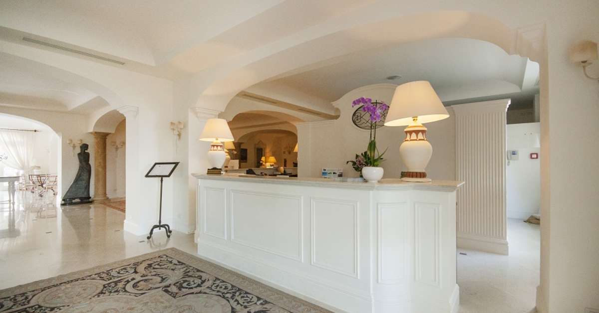 Een foto van het interieur van Giardino Di Costanza Resort