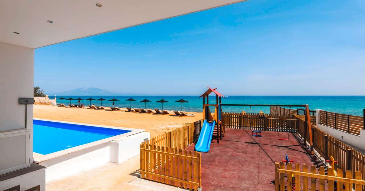 Een foto van het zwembad bij Cavo Orient Beach Hotel