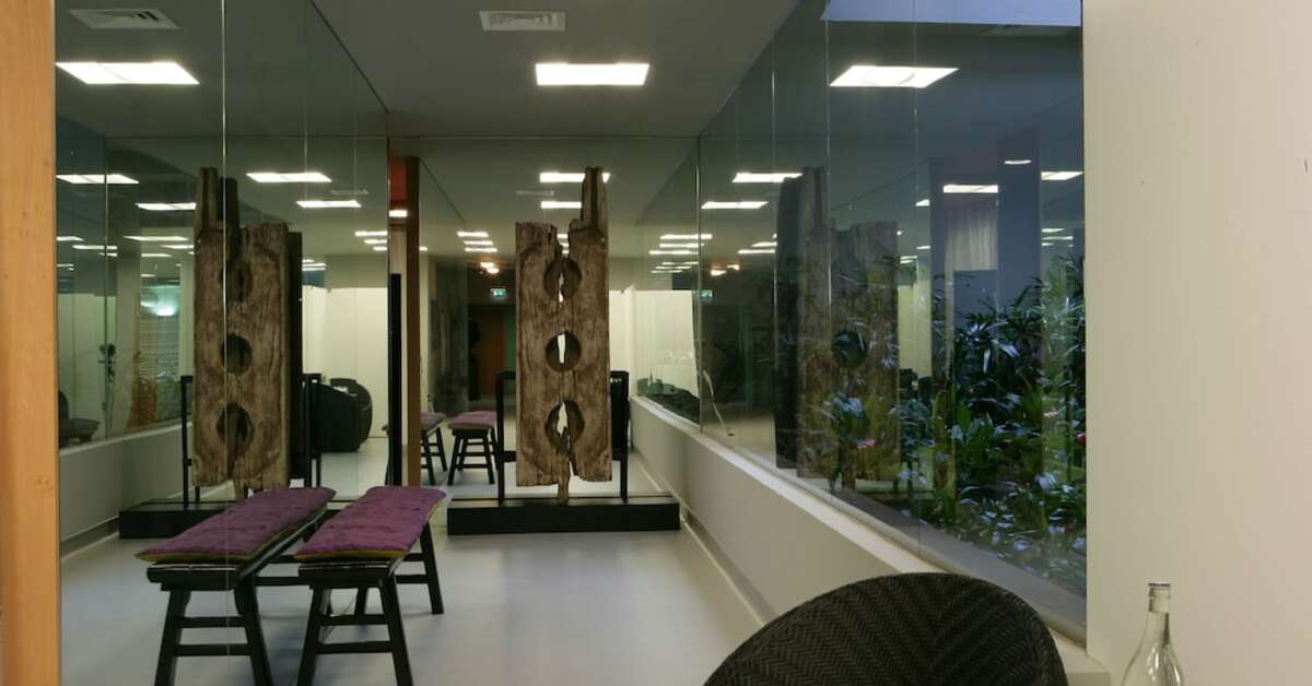 Een foto van het interieur van Golden Residence