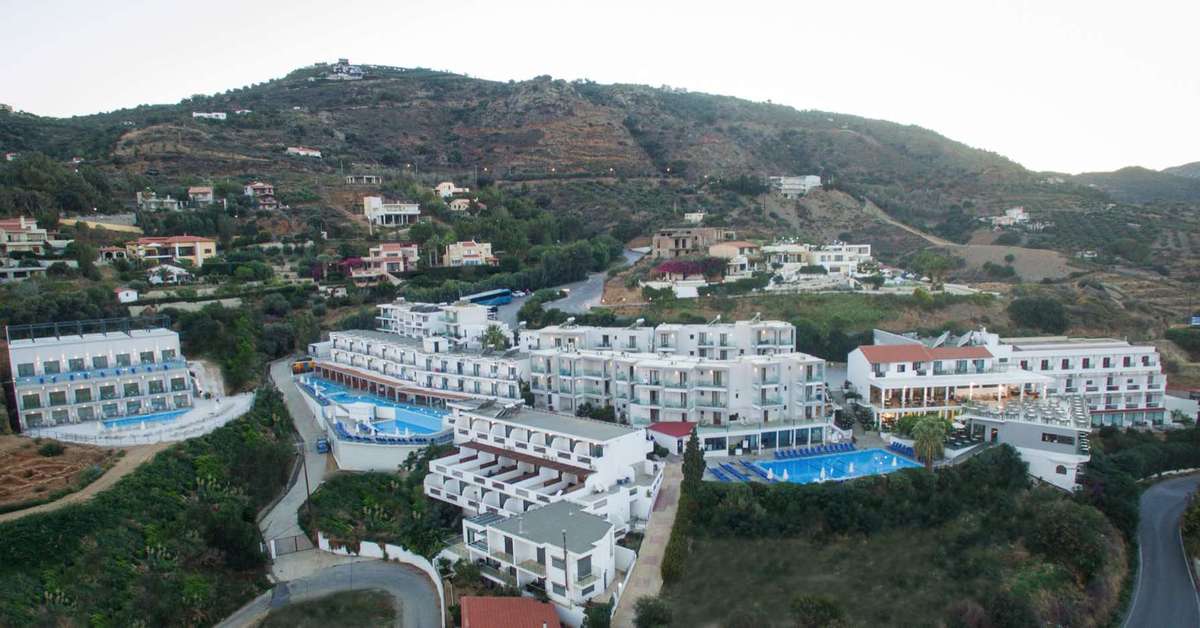 Een foto van het zwembad bij Panorama Village & Hotel