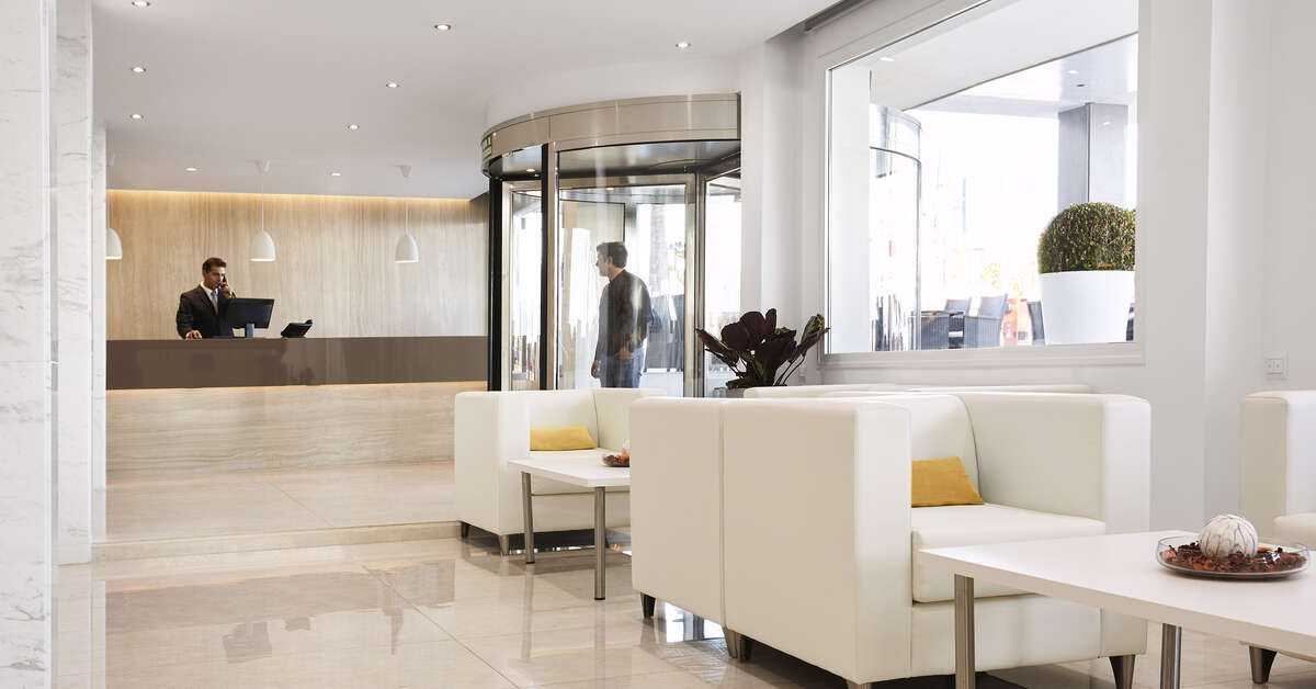 Een foto van het interieur van Las Arenas Affiliated by Melia