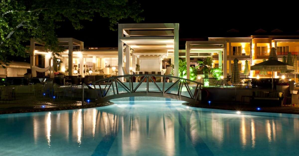 Een foto van het zwembad bij Litohoro Olympus Resort