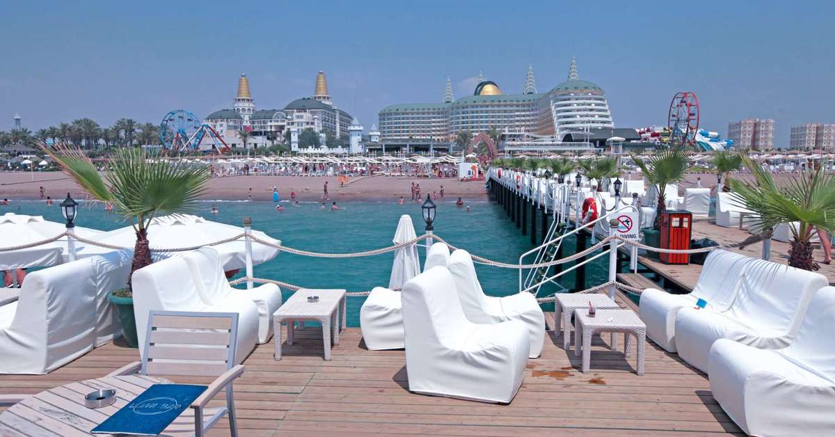Een foto van het terras bij Delphin Imperial Lara