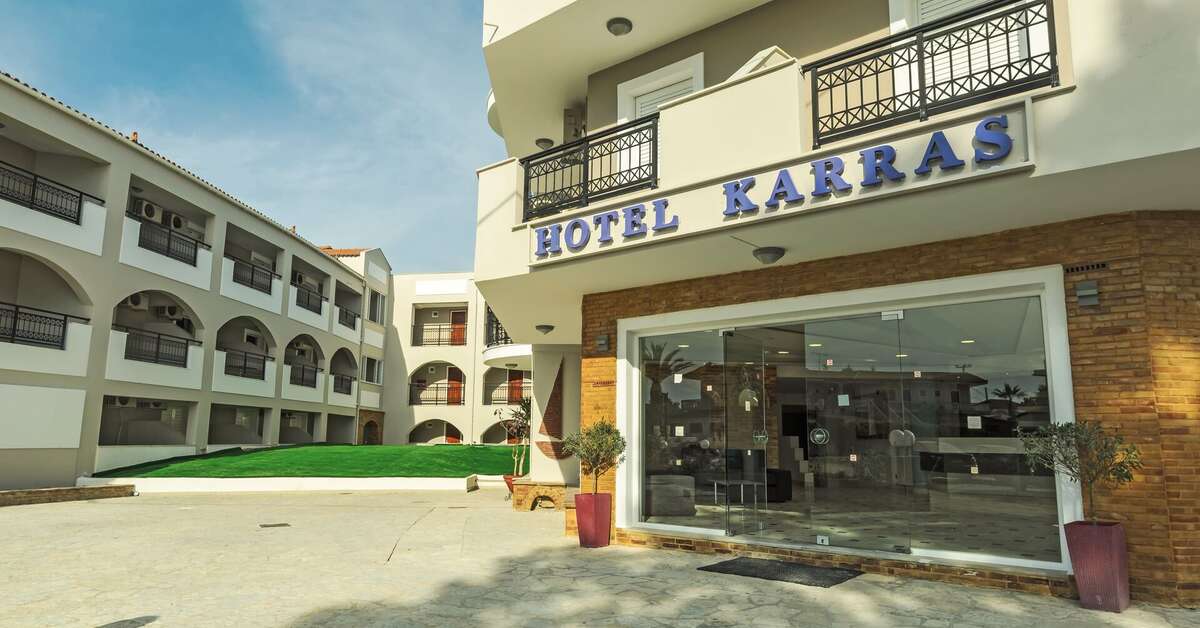 Een foto van de buitenkant van Karras Hotel