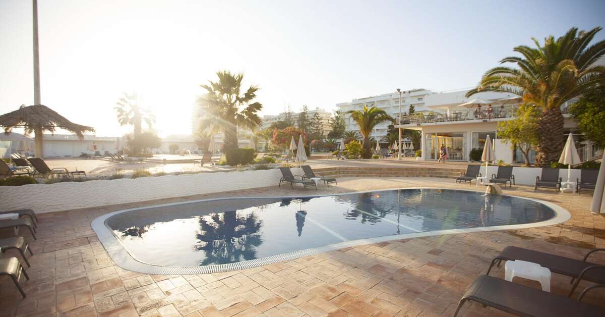Een foto van het zwembad bij Hotel Vasco Da Gama