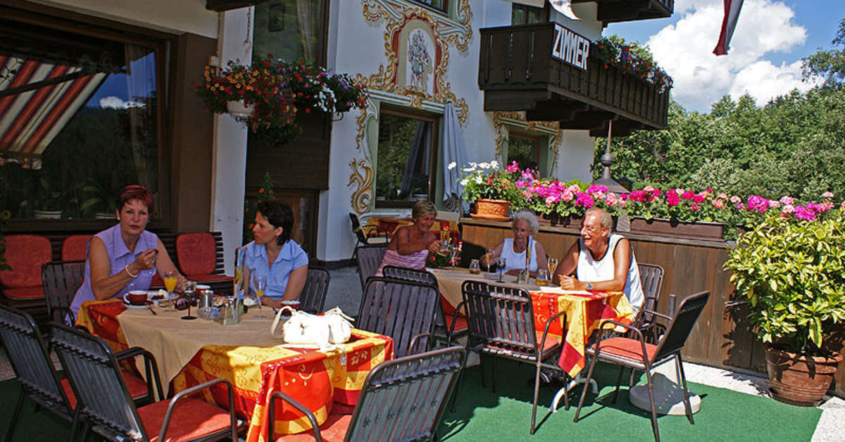 Een foto van het terras bij Hotel Riederhof