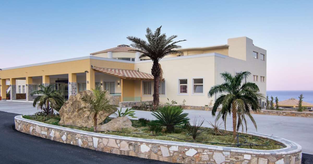 Een foto van de buitenkant van Grand Blue Beach Hotel