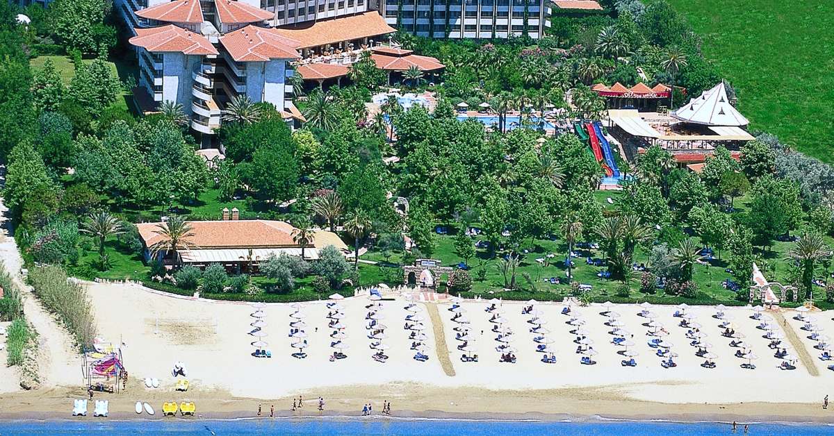 Een foto van het strand bij Hotel Defne Garden