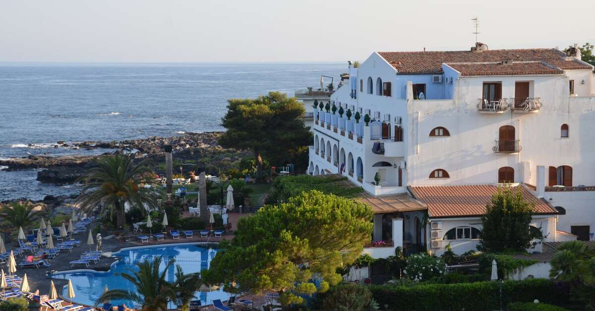 Ein Foto vom Pool im Arathena Rocks Hotel