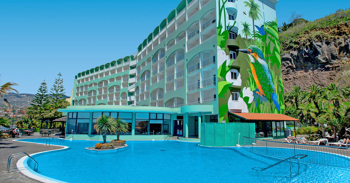 Een foto van het zwembad bij Pestana Ocean Bay