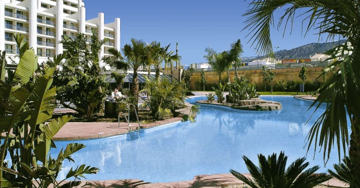 Een foto van het zwembad bij Melia Benidorm