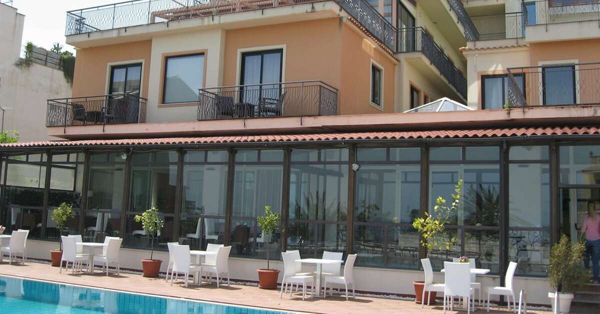Een foto van het zwembad bij Hotel Villa Esperia