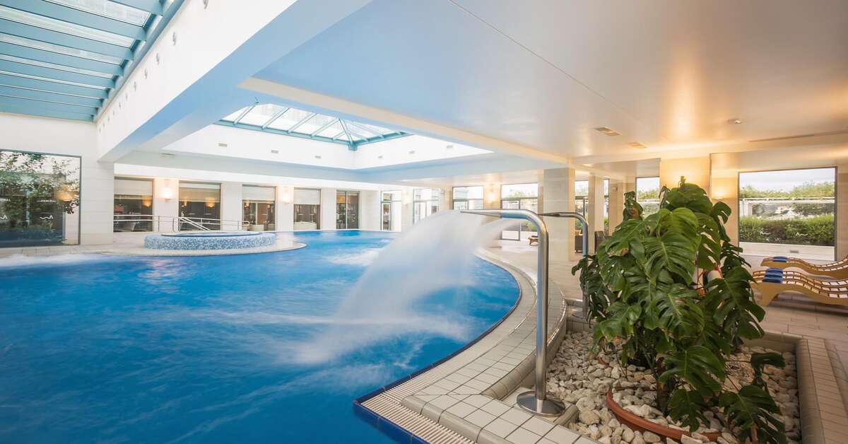 Een foto van het zwembad bij Admiral Grand Hotel