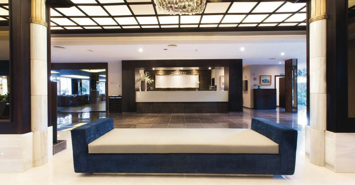 Een foto van het interieur van Riu Bravo
