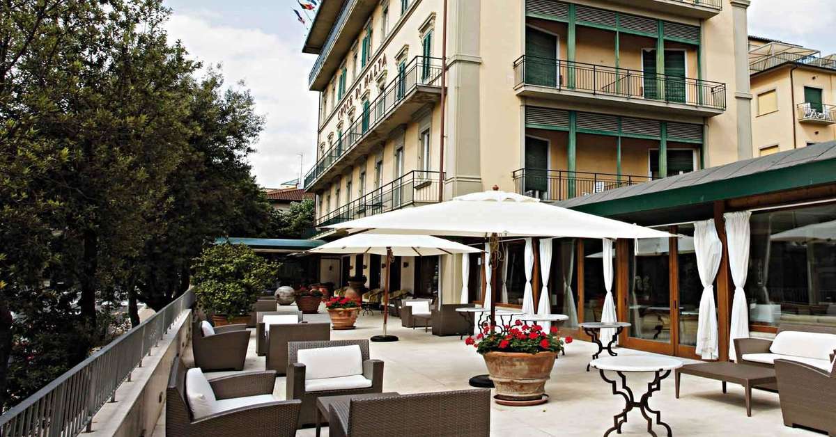 Een foto van het terras bij Grand Hotel Croce di Malta