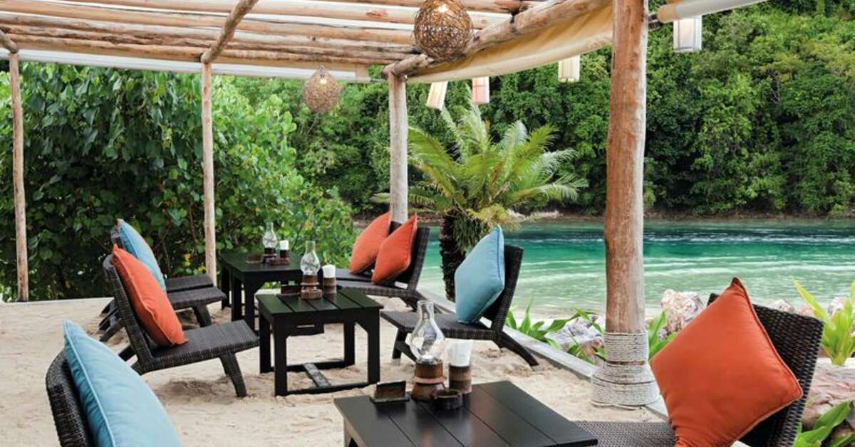 Ein Foto von der Terrasse im Phi Phi Island Village Beach Resort