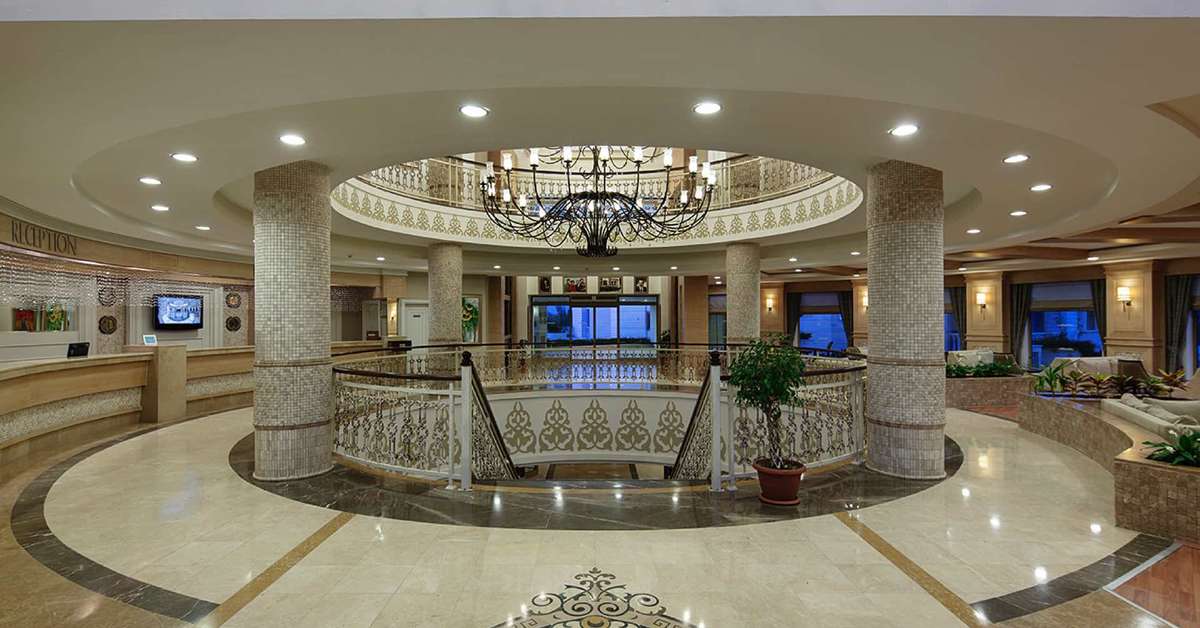 Een foto van het interieur van Alba Queen Hotel