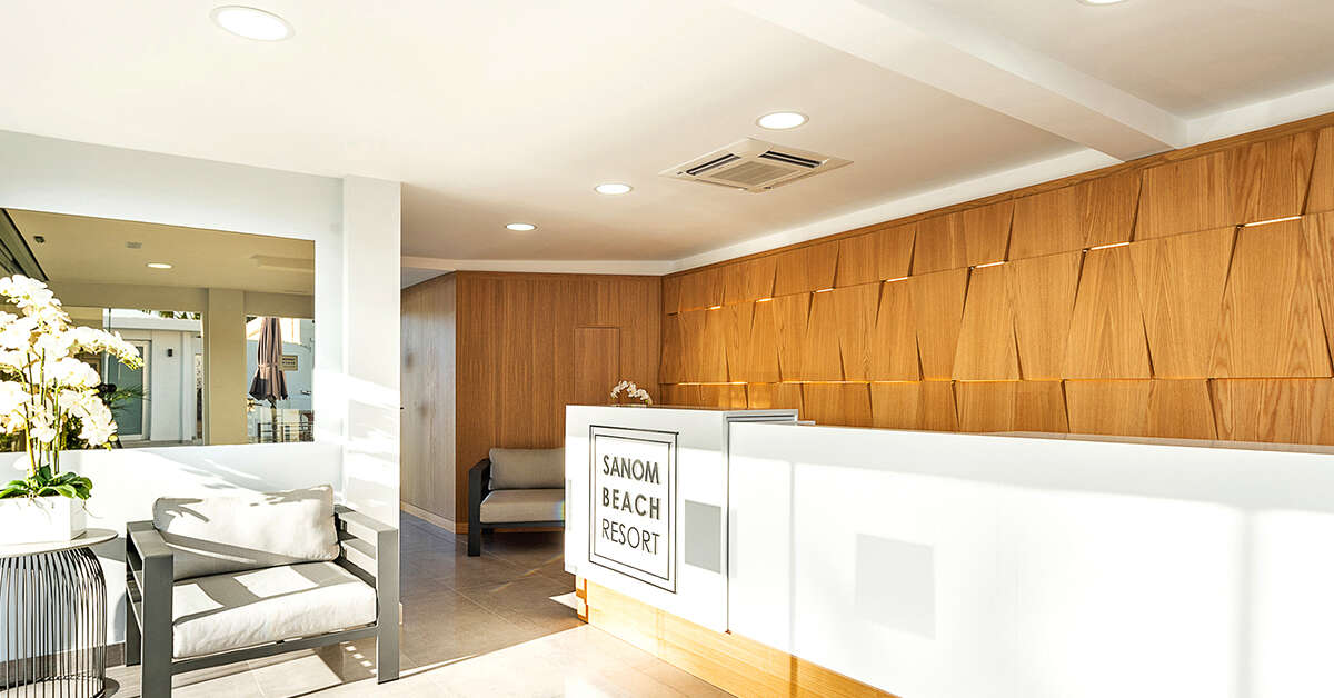 Een foto van het interieur van Sanom Beach Resort
