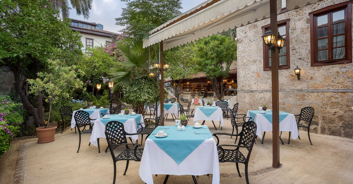 Ein Foto von der Terrasse im Dogan Hotel by Prana Hotels & Resorts
