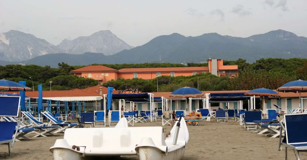 Een foto van het strand bij Versilia Palace Hotel