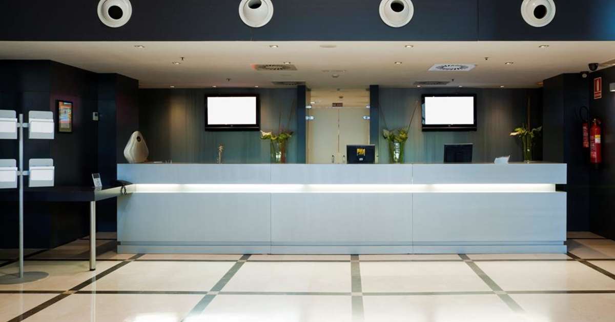 Een foto van het interieur van Hotel Ilunion Aqua 4
